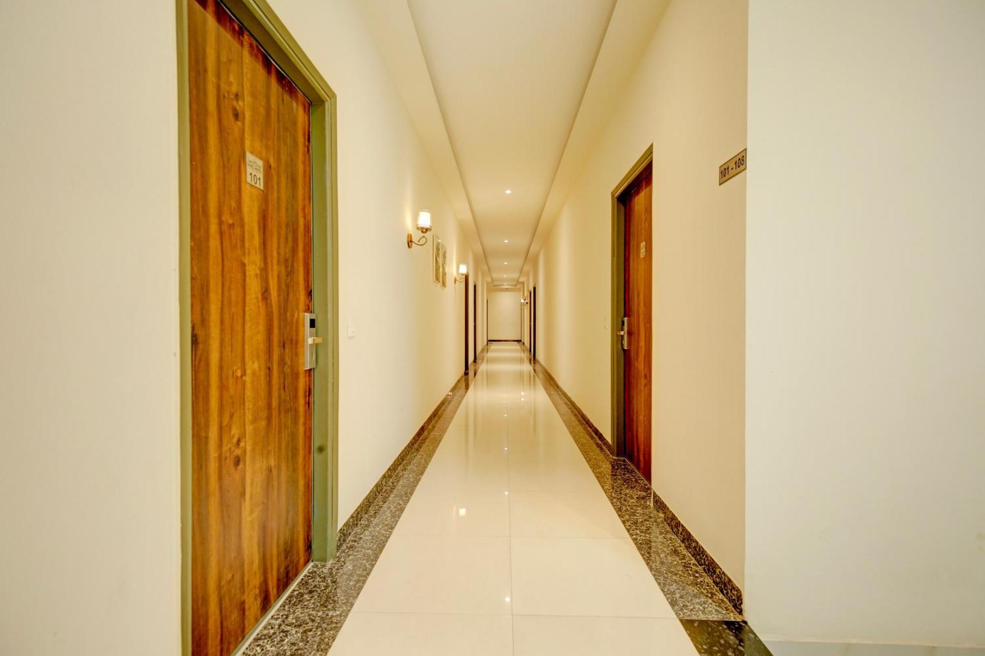 Super Collection O Ovel Hotel Grand Abadpura Екстер'єр фото