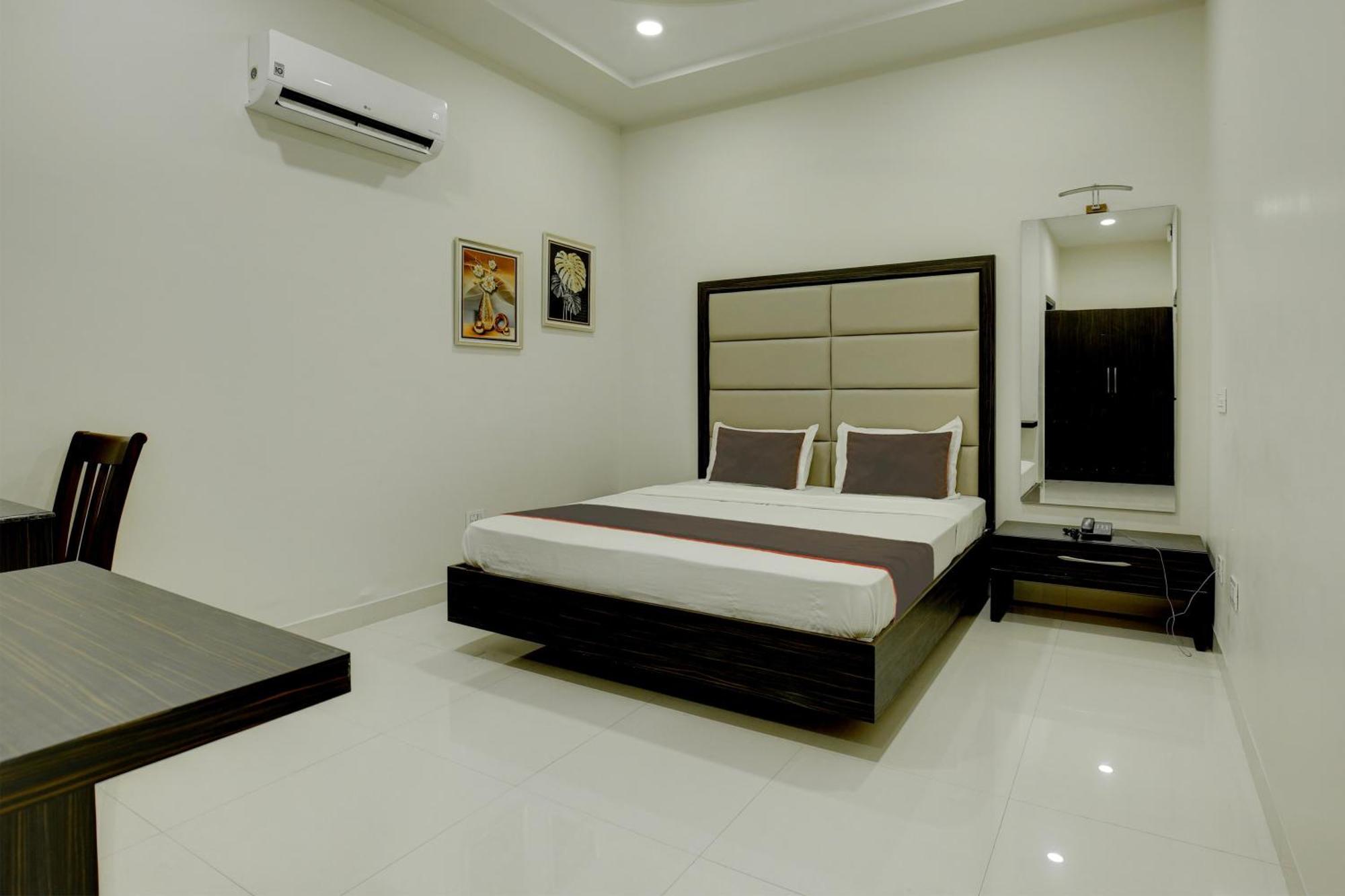 Super Collection O Ovel Hotel Grand Abadpura Екстер'єр фото